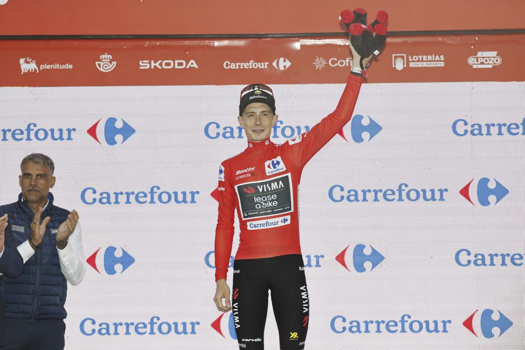 Vingegaard centra la vittoria nella tappa 2 Vuelta di Spagna 2025 e conquista il primato 1 Jonas Vingegaard in maglia rossa dopo la tappa 2 Vuelta di Spagna 2025
