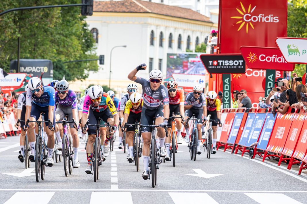 Tappa 8 Vuelta di Spagna 2025, vittoria in volata di Jasper Philipsen