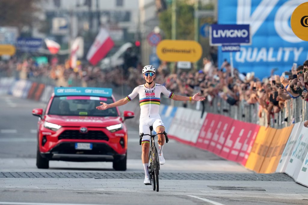 Pogacar domina il Giro di Lombardia 2025 e firma un record leggendario 1 Giro di Lombardia 2025, la vittoria di Pogacar