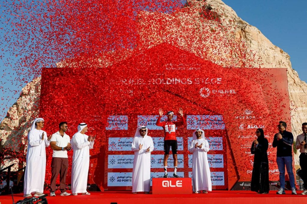Isaac Del Toro domina la tappa 6 UAE Tour 2026 e ipoteca il trionfo finale 1 Isaac Del Toro festeggia il successo nella tappa 6 UAE Tour 2026