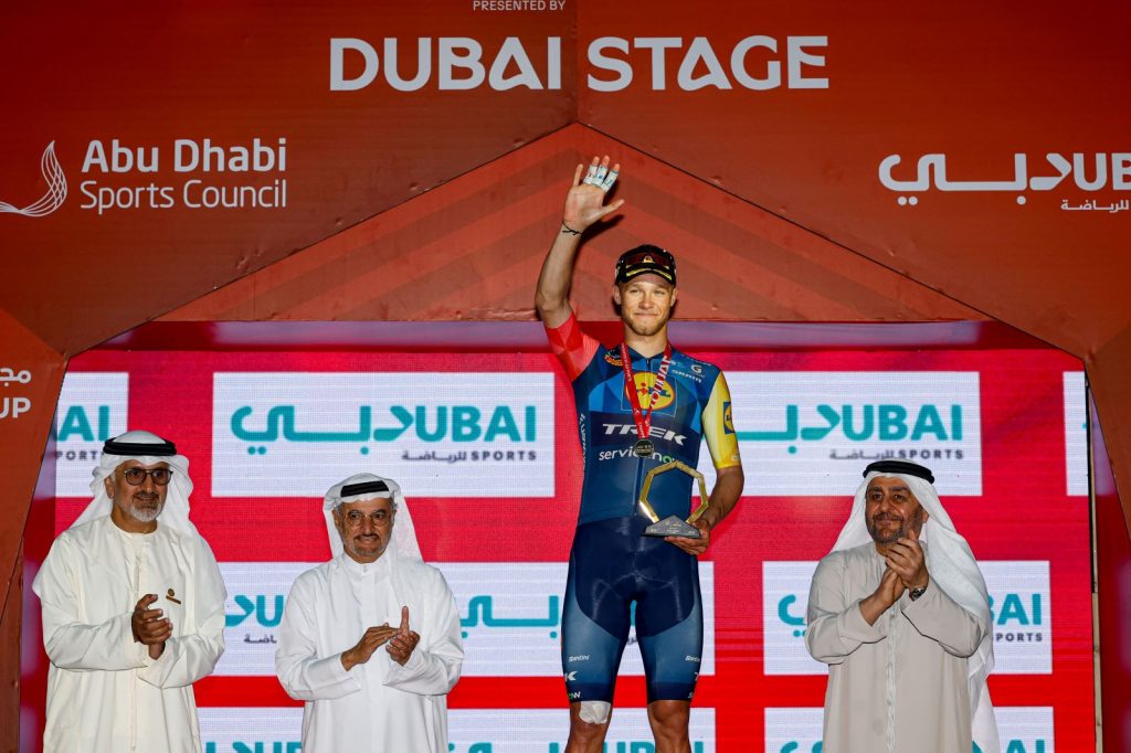 Tappa 5 UAE Tour 2026: altra vittoria in volata di Jonathan Milan. Per l'Italia strepitoso tris 1 Jonathan Milan festeggia il successo nella tappa 5 UAE Tour 2026