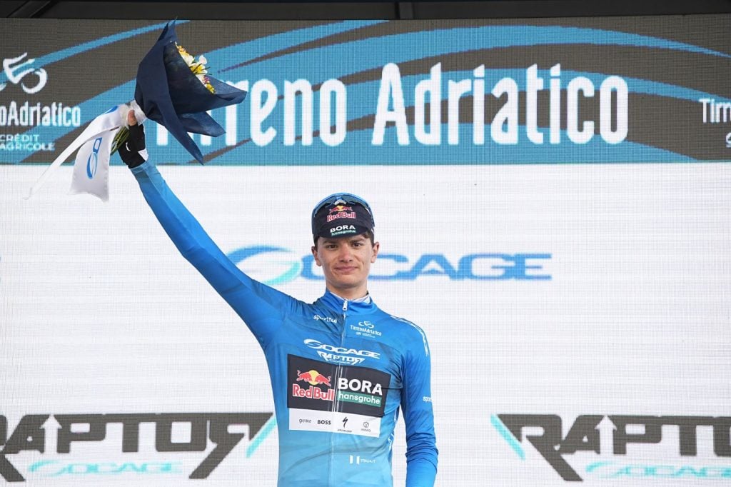 Tappa 4 Tirreno Adriatico 2026: Van der Poel firma il bis, Pellizzari leader in classifica 1 Giulio Pellizzari conquista la maglia azzurra dopo la tappa 4 Tirreno Adriatico 2026