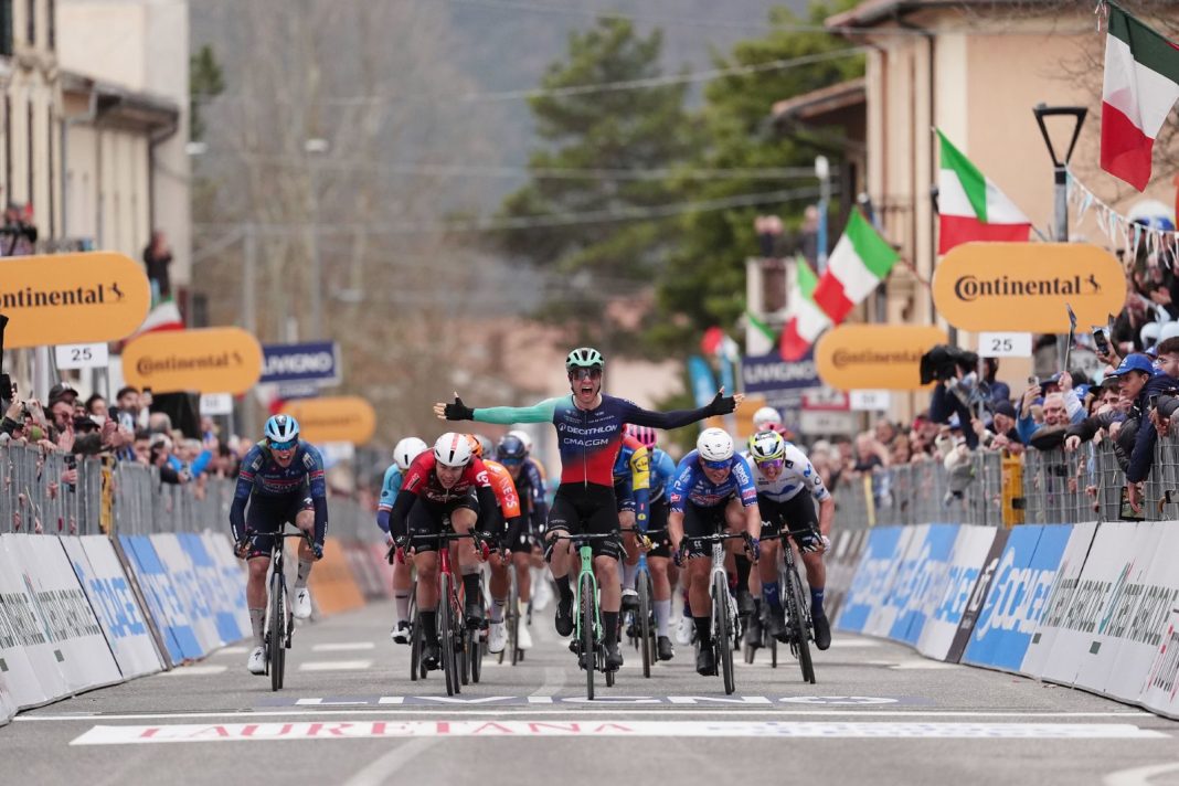 Tappa 3 Tirreno Adriatico 2026, volata vincente di Tobias Lund Andresen