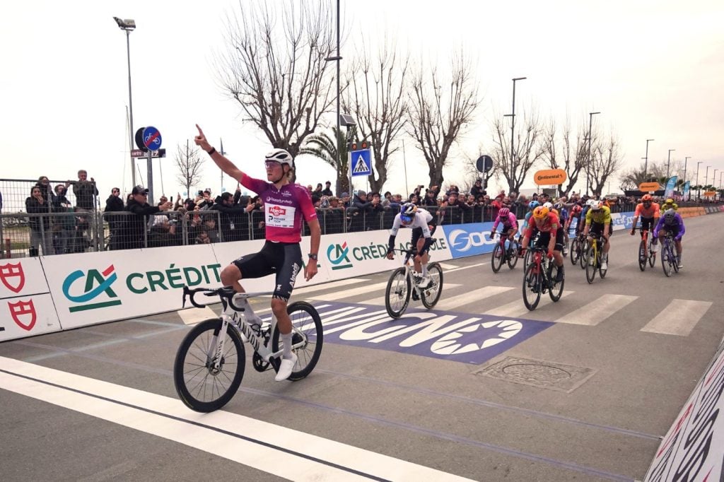 Vittoria in volata di Kooij nella Tappa 5 Tour de France 2026. Træen resta in giallo 2 Tappa 4 Tirreno Adriatico 2026, vittoria di Mathieu Van der Poel