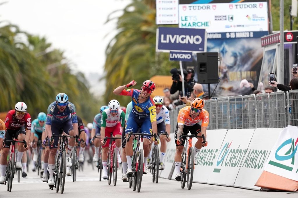 Trionfo di Van der Poel alla E3 Harelbeke 2026, dominio di Vingegaard alla Volta a Catalunya 2 Tappa 7 Tirreno Adriatico 2026, vittoria di Jonathan Milan