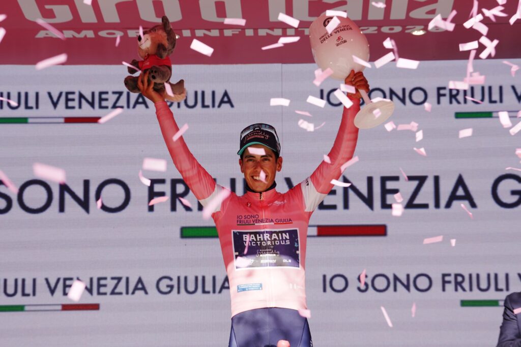 Tappa 8 Giro d'Italia 2026: splendido bis di Jhonatan Narvaez 1 Afonso Eulalio resta in maglia rosa dopo la tappa 8 Giro d'Italia 2026