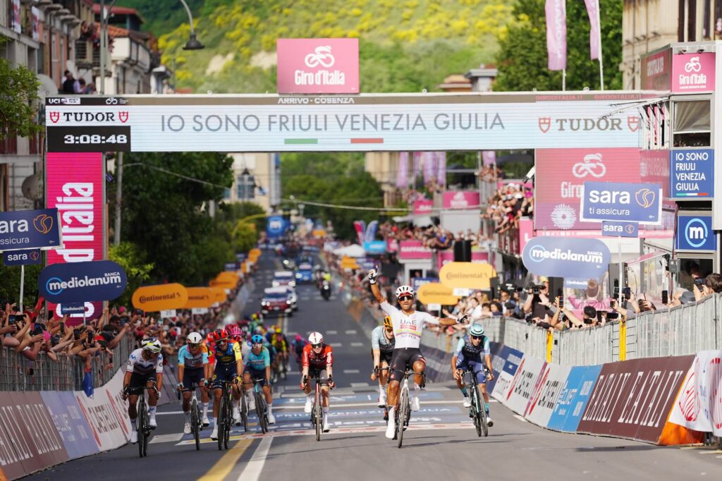 Tappa 4 Giro d'Italia 2026: Narvaez centra la vittoria, Ciccone conquista la maglia rosa 1 Jhonatan Narvaez ha vinto la tappa 4 Giro d'Italia 2026