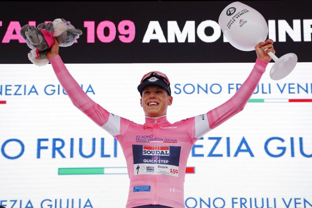 Tappa 1 Giro d'Italia 2026: vittoria e prima maglia rosa per il francese Paul Magnier 1 Paul Magnier in maglia rosa dopo la tappa 1 Giro d'Italia 2026