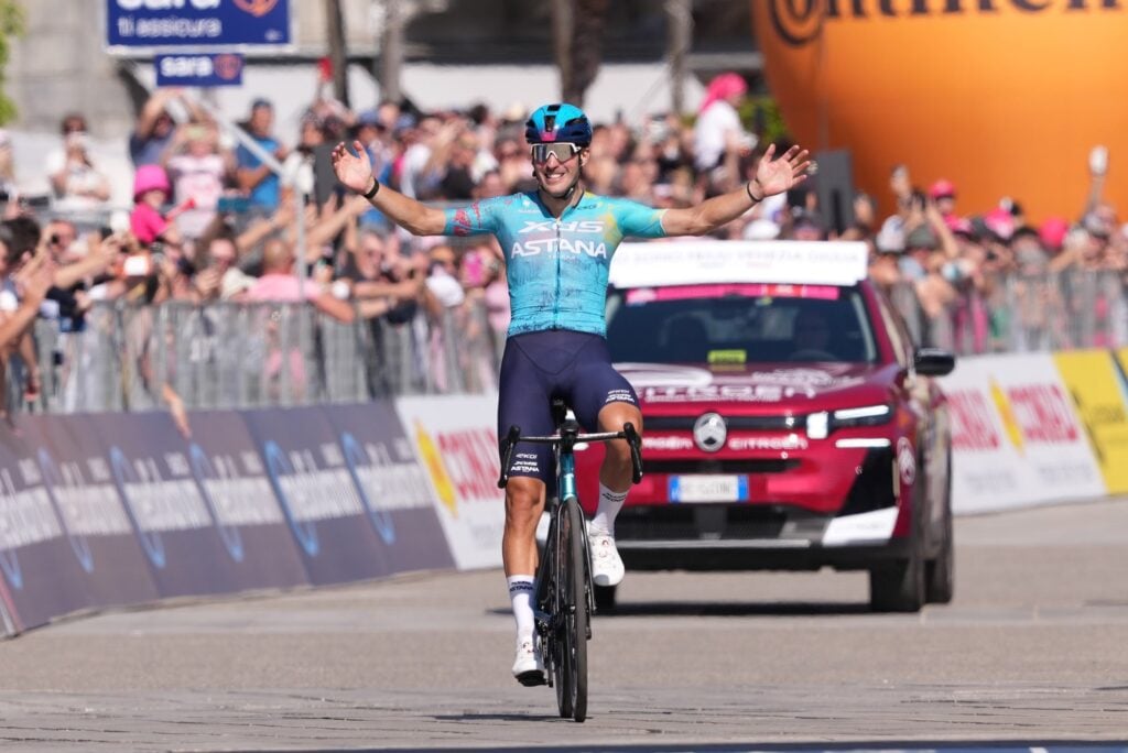 Tappa 13 Giro d'Italia 2026, splendida vittoria di Alberto Bettiol