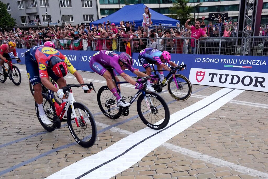 Statistiche Giro d’Italia 2026 dopo 3 tappe: dalla doppia vittoria francese alla prima volta dell'Uruguay 3 Tappa 3 Giro d'Italia 2026, lo sprint decisivo per la vittoria