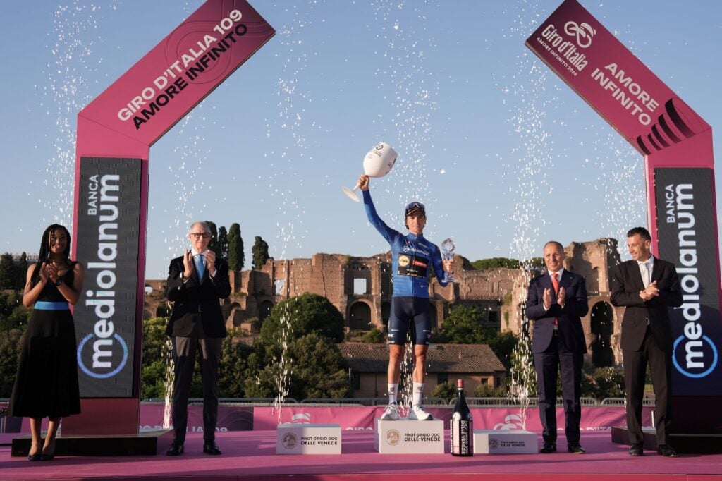 Giulio Ciccone vince la maglia azzurra al Giro d'Italia 2026