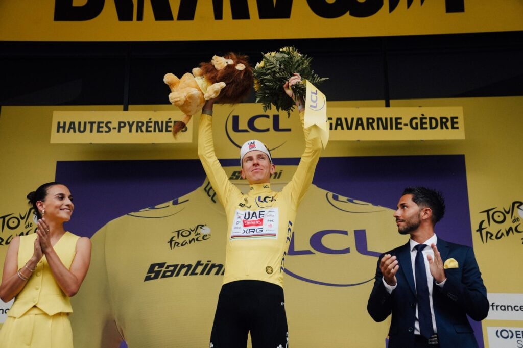 Trionfo di Pogacar nella tappa 6 Tour de France 2026. Lo sloveno stacca tutti e torna in giallo 1 Tadej Pogacar di nuovo in maglia giallo dopo la tappa 6 Tour de France 2026