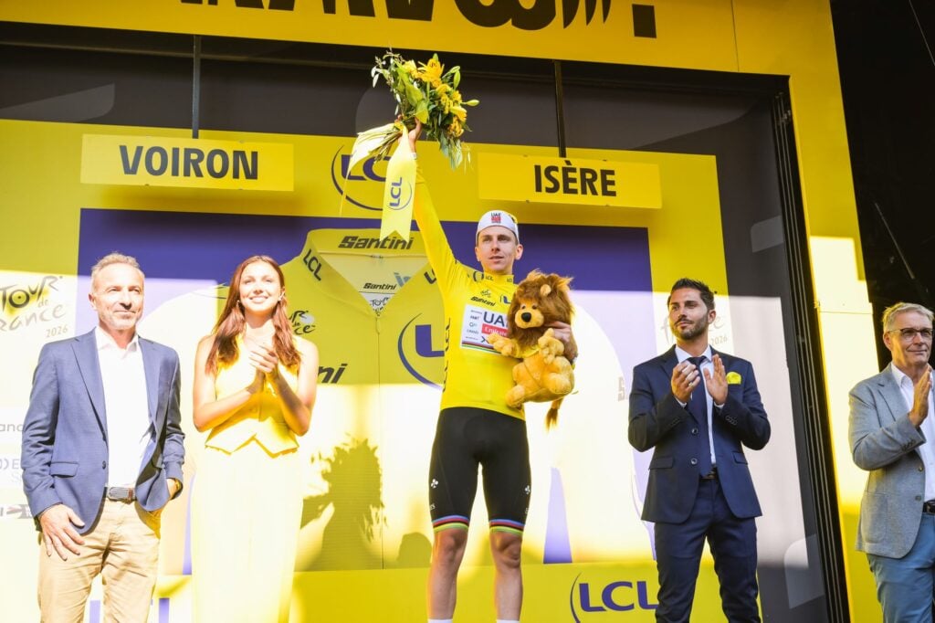 Tappa 17 Tour de France 2026: Philipsen si sblocca e firma la sesta vittoria del Belgio 1 Tadej Pogacar resta in maglia gialla dopo la tappa 17 Tour de France 2026