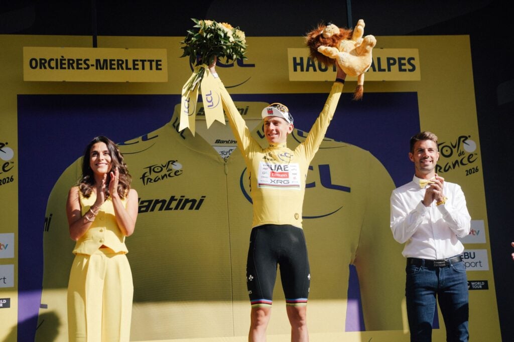 Tappa 18 Tour de France 2026: Carapaz firma la fuga e festeggia la prima vittoria in stagione 1 Tadej Pogacar si conferma in maglia gialla dopo la tappa 19 Tour de France 2026